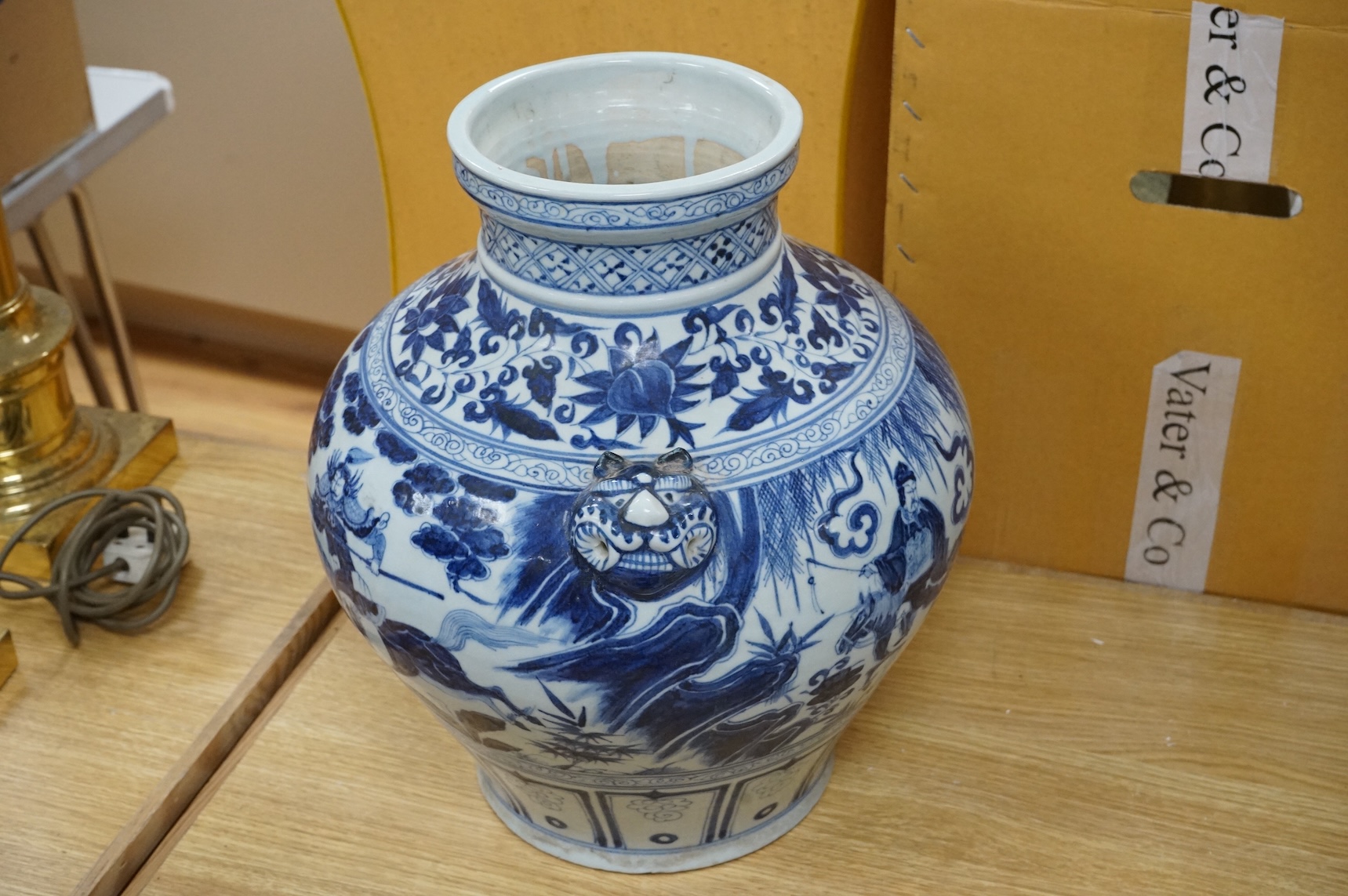 A large Chinese blue and white vase, 38cm